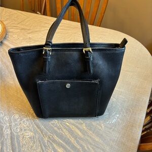 Used Michael Kors Pocket book like new